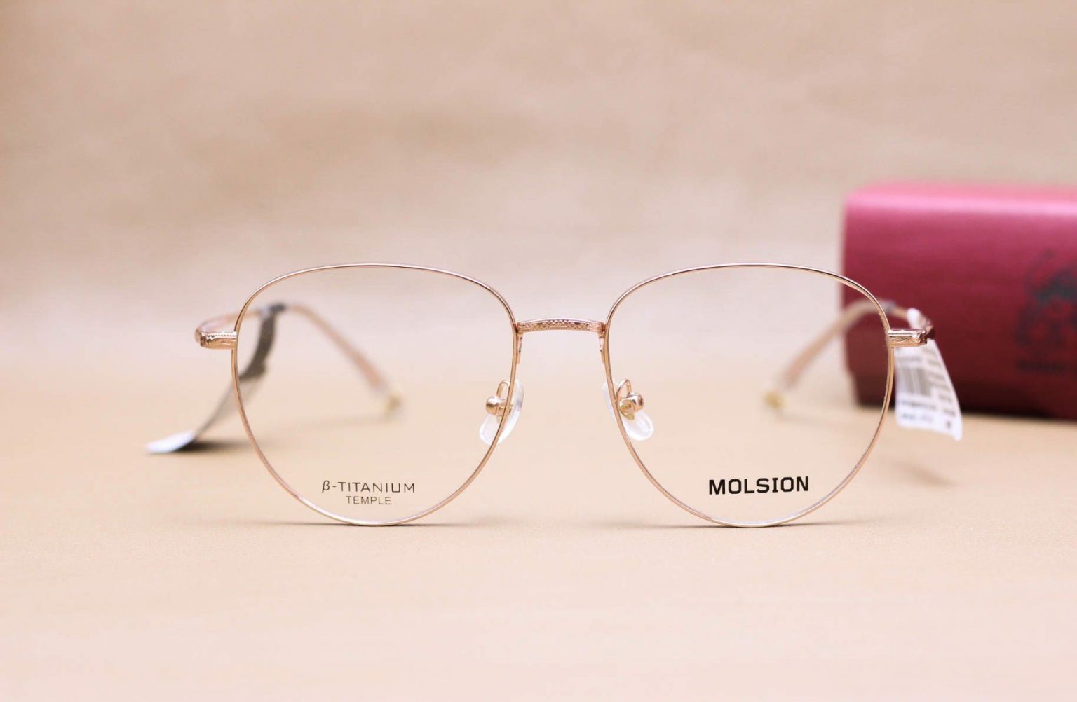 Mắt kính Aviator lịch lãm và tinh tế